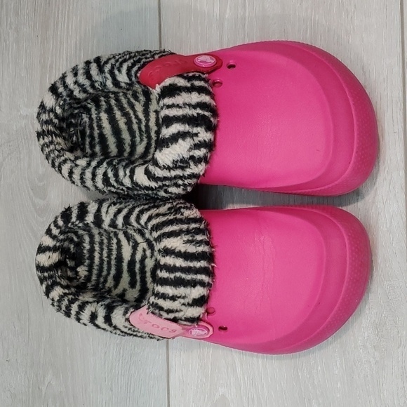 Crocs Juniors Blitzn Girls Barbie Zebra Clogs Insulated lined Slippers  shoes J2 - Picture 4 of 12